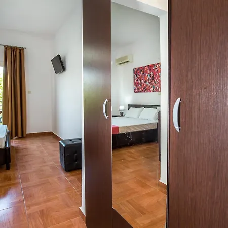 Alexandra Aparthotel *