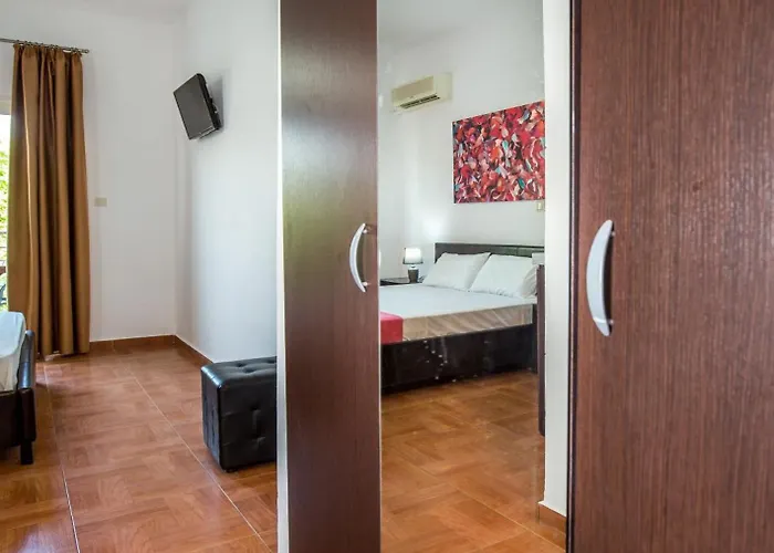 Alexandra Apartahotel 3*